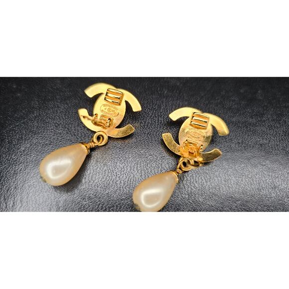 Chanel Classic CC Turnlock and Pearl Drop Earrings 24K Gold Plated - Picture 6 of 7
